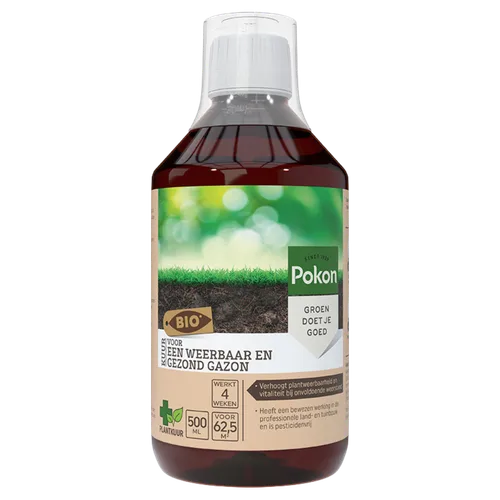 Een fles plantenvoeding (Pokon) toont een etiket met gras en aarde en gebruiksinformatie op een witte achtergrond.
Gevonden tekst:
Pokon
SINCE 1929
GROEN DOET JE GOED
BIO
VOOR EEN WEERBAAR EN GEZOND GAZON
WERKT 4 WEKEN
PLANTKUUR
500 ML
VOOR 62,5 M2
- Ver