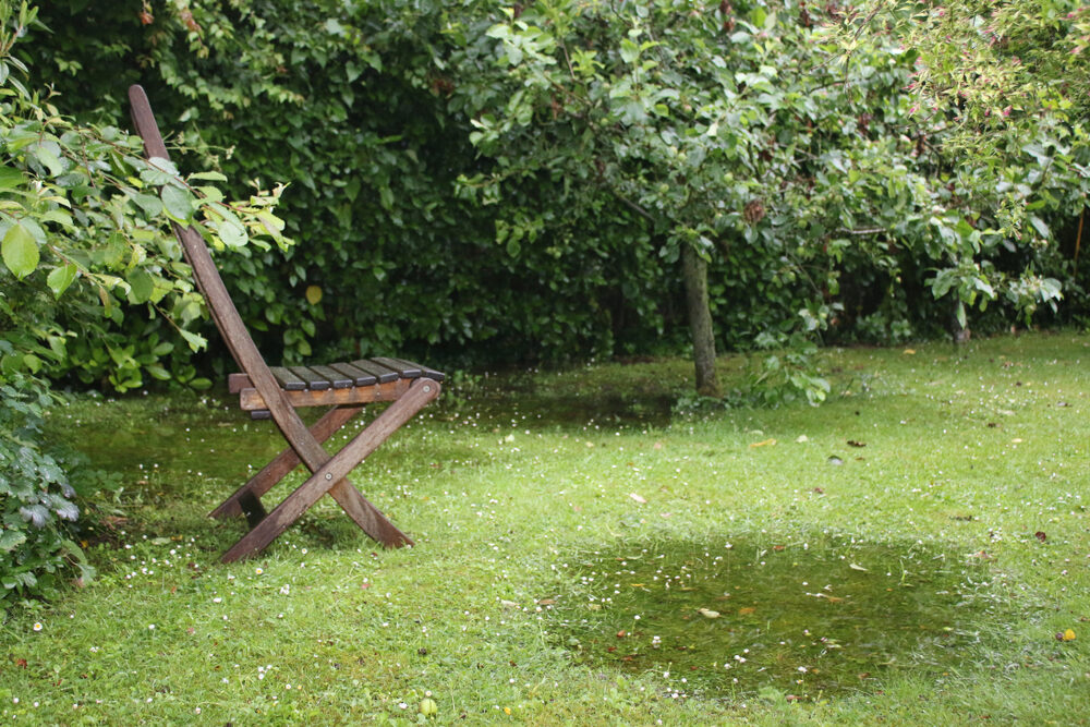 Zo voorkom je plassen op je gazon