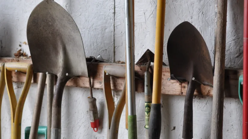 Goed schoonmaken van tuingereedschap.png Array