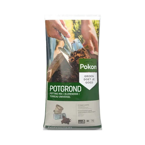 Zak potgrond — een hand schept donkere aarde met een tuinschep — verpakking gefotografeerd tegen een groene, buitenachtige achtergrond.
Tekst op de verpakking:
SINCE 1929
Pokon
GROEN DOET JE GOED
POTGROND
POTTING MIX | BLUMENERDE | TERREAU UNIVERSEL
60 d