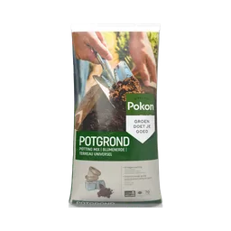 Zak potgrond — een hand schept donkere aarde met een tuinschep — verpakking gefotografeerd tegen een groene, buitenachtige achtergrond.
Tekst op de verpakking:
SINCE 1929
Pokon
GROEN DOET JE GOED
POTGROND
POTTING MIX | BLUMENERDE | TERREAU UNIVERSEL
60 d