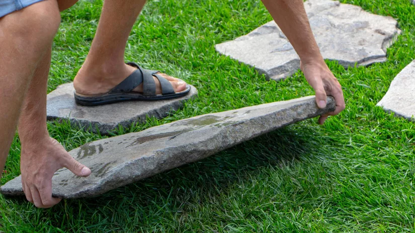 Wil je een pad aanleggen in je gazon? Zo doe je dat! Wil je een pad aanleggen in je gazon? Zo doe je dat!