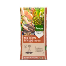 Een zak potgrond toont handen die aarde rond een jong boompje scheppen, tegen een zonnige mediterrane tuin met citrusvruchten.
Gevonden tekst (transcriptie):
SINCE 1929
Pokon
MIJN PLANT IN POT
BIO
MEDITERRANE POTGROND TURFVRIJ
100 dagen voeding
Met puims